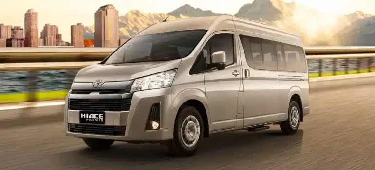 Review Toyota Hiace, Mobil Van Terbaik & nyaman