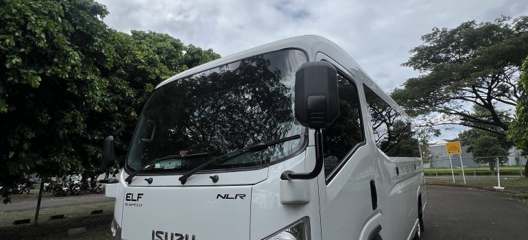 Sewa ELF Bekasi Murah & Terbaik 24 Jam – MPTRANS